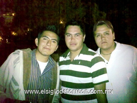 Fiesta de unos amigos, lo mas chicho que pueda haber. Enviada por José Enrique Campos.