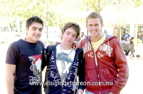 26032010 Oliver Torres y Christopher Estrada.