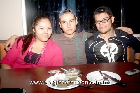 27032010 Fátima Reyna, Daniel Torres y Alan García.