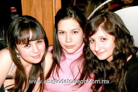 27032010 Ana Karen Herrera, Valeria Sánchez y Carolina Martínez.