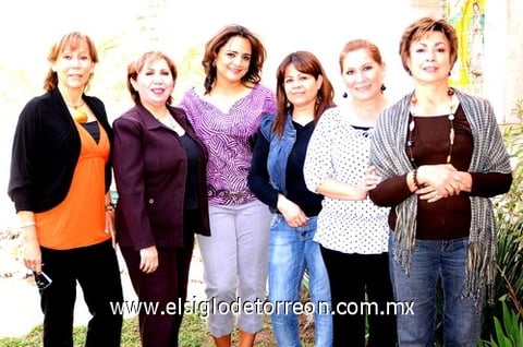 27032010 Lupita de Flores, presidenta de la Asociación acompañada de Rosy Torres, Paty Díaz Flores, Carmelita Haessig, Juanita Ortiz y Soco Martínez.
