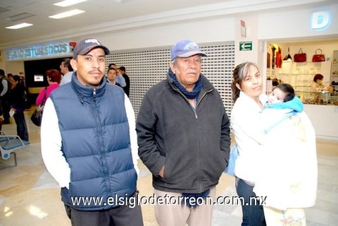 29032010 Ciudad Juárez. Rosario y Miguel Ángel García fueron despedidos por su papá y hermano.