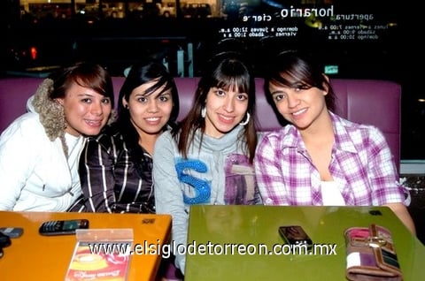 28032010 Elide Acosta, Cecil Minaya, Tania López y Ixchel Rodríguez.