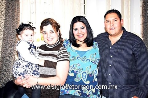 28032010 María José, Laura, Daniela y Carlos.