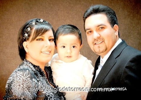 28032010 El pequeño Claudio Jesús con sus padres: Jesús Alfonso Ávila Hernández y Claudia Angélica Moreno Rodríguez.