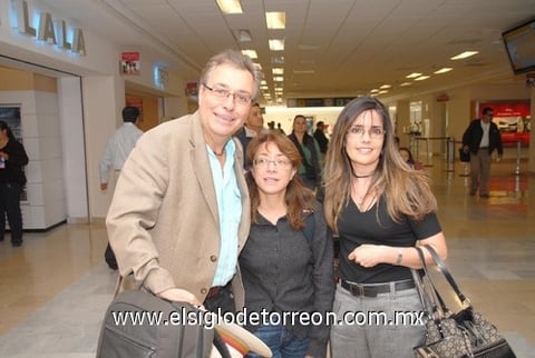 30032010 Distrito Federal. Alejandro Madrigal, María Elena de Madrigal y Sandra Gámiz.