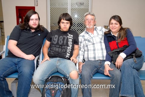 31032010 Ciudad Juárez. Ricardo, Paco, Rodrigo y Nora se fueron a disfrutar de unas vacaciones.