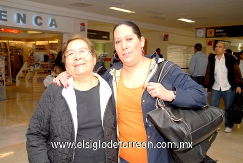 31032010 México. María Ely Hernández Aguilar e Ivonne Burgos Hernández realizaron un viaje de placer.