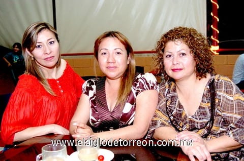 01042010 Lucía Galván, Adriana Ortiz y Lupita Astorga.
