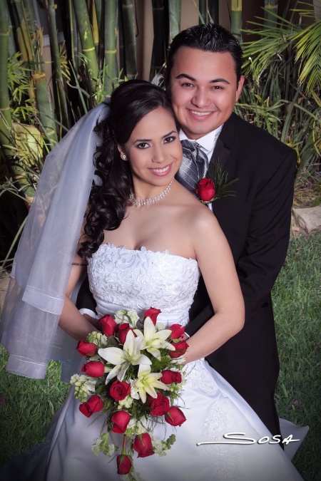 Dra. Rocío Garza Castillo y Dr. Luis Bañuelos Garza, recibieron la bendición nupcial en la iglesia de La Sagrada Familia, el 27 de febrero de 2010, a las 20:00 horas. Los acompañaron sus padres, Sres. Ing. Raúl Garza González y Rosalinda Castillo de Garza; Dr. Luis Bañuelos Garza y Dra. María Concepción Castro Barraza.

Studio Sosa
