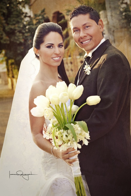 Lic. Edith González Reyes y Lic. Eduardo Asael Guerrero Guillén unieron sus vidas en sagrado matrimonio, el 13 de febrero de 2010, en la parroquia de La Sagrada Familia, en punto de las 7:00 de la tarde. Son hijos de los Sres. Profr. José Luis González Díaz y Profra. Helia Carmen Reyes Trejo; Eduardo Guerrero Díaz y Araceli Guillén Castro.

Estudio Laura Grageda -
