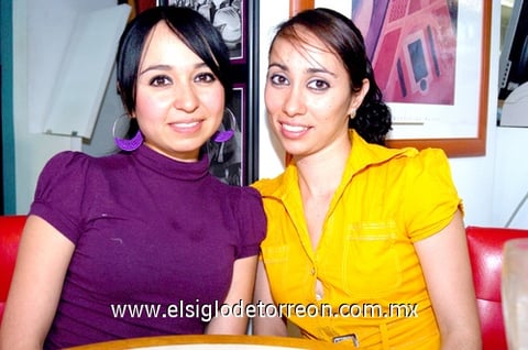 04042010 Amigas. Zorayda y Diana.