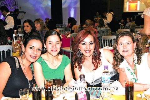 04042010 Mara Aspland, Ana Sofía Rosas, Sharlene López y Ceci Padilla.