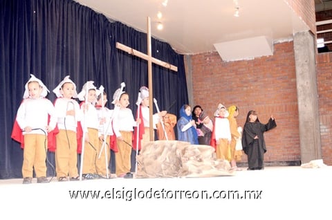 03042010 Pequeñines que cursan preescolar participaron también.