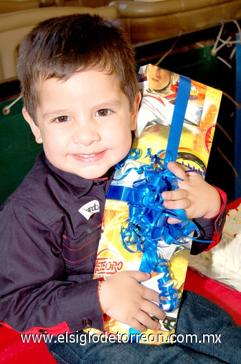 04042010 Fernando Morales Vega al celebrar su tercer año de vida.