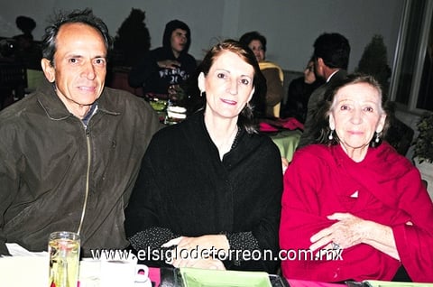 03042010 Jorge Flores, Carmina Braña y Carmina Pérez.