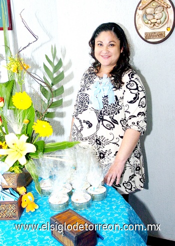 04042010 Argelia Pérez Aguilar en su fiesta de canastilla, por el próximo nacimiento de su segundo bebé.
