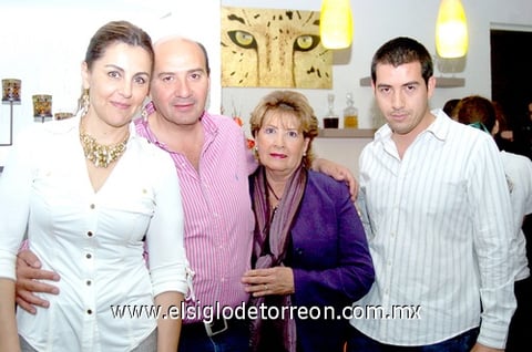 03042010 Rosa Gámez de Reyes Retana, Angélica Ibarra de Darwich y Yamil Darwich Ramírez.