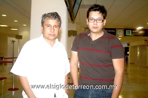 05042010 Londres. Sergio Montelongo despidió a Casimiro Montelongo.