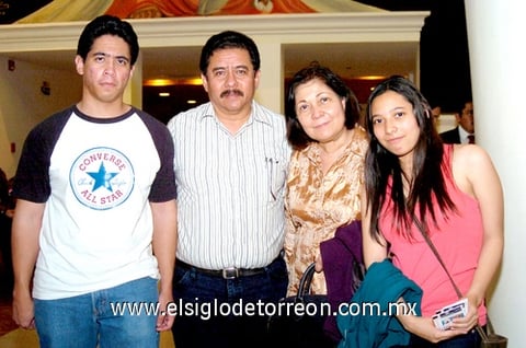 06042010 Roberto Cuan, Ernesto, Rosy y Lily.