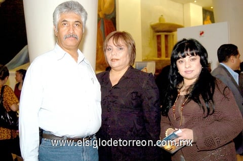 06042010 José Ignacio Espinoza, Maru Carrillo y Malena González. EL SIGLO DE TORREÓN/JESÚS HERNÁNDEZ