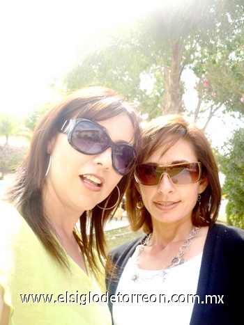 06042010 Elena Rodríguez y Gaby Alanís.
