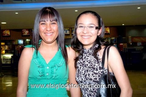 07042010 Cecy Zamora y Karla Flores.