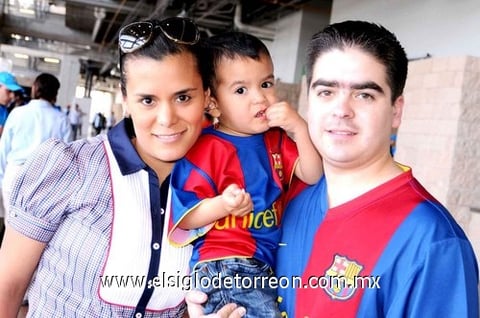 07042010 Sofía, Carlitos y Carlos Niño de Rivera.