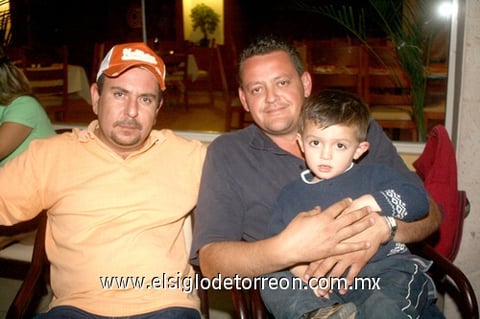 07042010 Jorge Tanos, Juan Tanos y Jesús González.