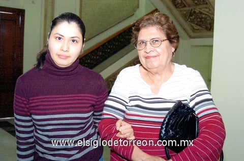 07042010 Ángeles y Claudia.