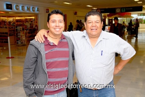 07042010 Mexicali. Liz Alarcón retornó a Baja California Norte, la despidió Adela Blanco y Xóchitl Alarcón.