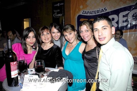 08042010 Roxana Paredes, Nancy Fernández, Melisa Sánchez, Aksana Molina, Marie Medina y Ángel Dovali.