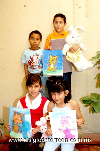 08042010 Karla Alejandra Franco, Andrea Salazar, Alex Strain y César Yamil Hernández.