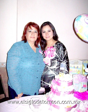 08042010 Janeth Reyes de López, recibió regalos en la fiesta de canastilla que le ofreció Mary Flores de López.