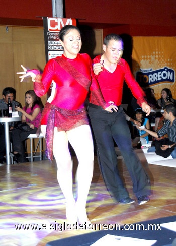 08042010 Ritmos latinos, como el merengue, la salsa y la cumbia, engalanaron la noche.