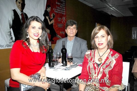 08042010 Eduardo Valdez, Brenda Rodríguez y Lilia Cristina Benavides.