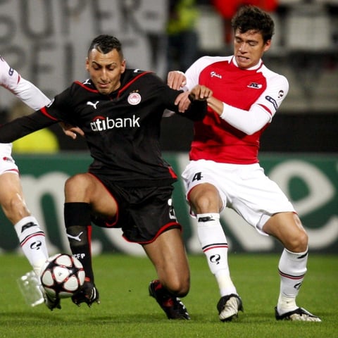 Juega actualmente como defensa para AZ Alkmaar de la Eredivisie holandesa. Actualmente es uno de los futbolistas mexicanos que se espera mucho a futuro. La corta carrera de Moreno se parece a la de Rafa Marquez en sus inicios.