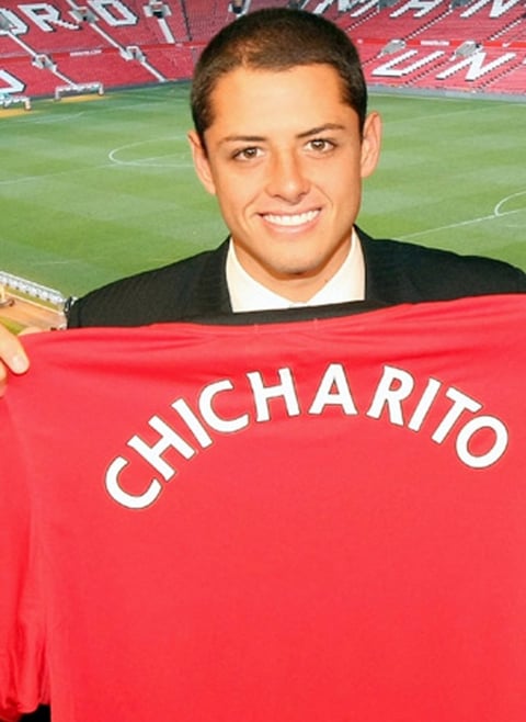 El Manchester United, actual campeón de la Liga Premier de Inglaterra, en un sorpresivo movimiento adquirió los servicios de Javier 'Chicharito' Hernández, delantero del Club Guadalajara, para jugar vestir la casaca roja del clun inglés, a partir de la próxima temporada 2010-2011.