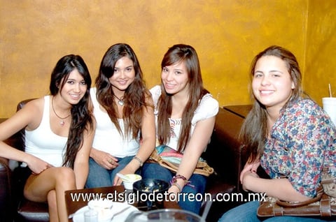 09042010 Amigas. Laura Orta, Karol, Bedia y Mónica.