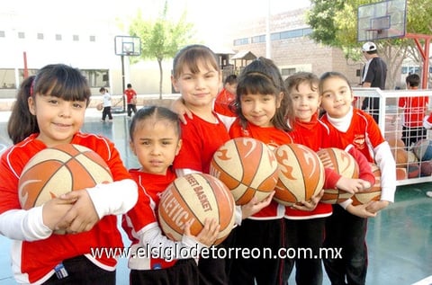 09042010 Andrea, Karime, Luisana yAyline.