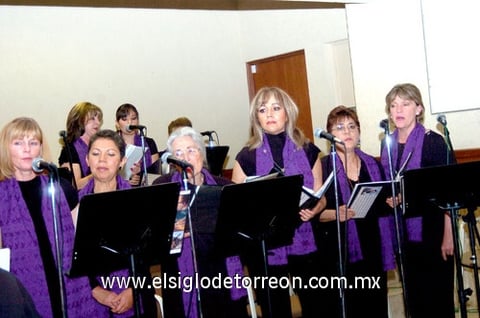09042010  Coro Mensajeros de Paz, de la parroquia de San Pedro Apóstol.