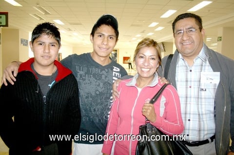 09042010 Juárez. Marco Antonio Bautista fue despedido por su esposa María Eugenia y sus hijos Alfonso y Marcos.