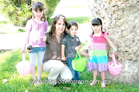 Fernanda Issa, Susana, Roberto Issa y Samia Guerra Grageda.
