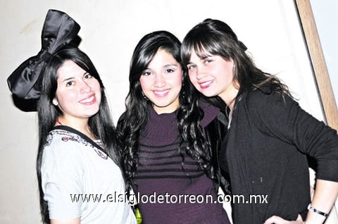 11042010 Valeria Román, Ana Sofía Núñez y Valeria Jiménez.
