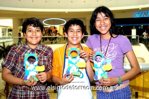 11042010 Jorge, Diana y Katy.