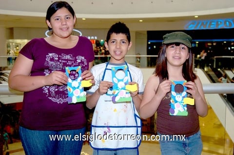 11042010 Margarita Ramos, Jorge Guillermo y Karen. EL SIGLO DE TORREÓN/JESÚS HERNÁNDEZ