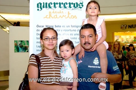 11042010 Nancy, Enrique, Marien y Nancy Adriana.