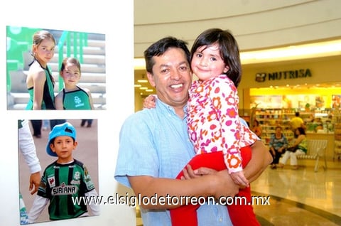 11042010 Presentes. Joel y Julia de Santiago.