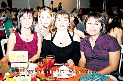 12042010 Patty Rueda, Mónica Achuenfelder, Simona Macksimova y Blanca de Fernández.