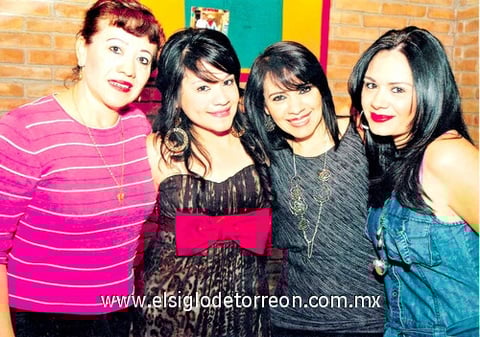 11042010 Diana Alejandra Flores Ortega, durante su cumpleaños junto a su mamá Araceli Ortega y sus tías Valeria Ortega de Coronado y Susana Ortega de López.